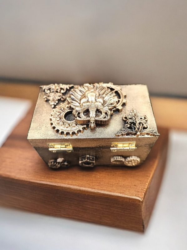 Small Beautiful Gold Jewellery Box - Image 3