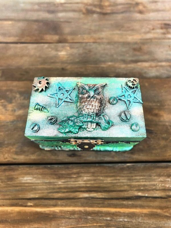 Small-owl-jewellery-box. Hand decorated with resin owl embellishment. hand painted with metallic paint