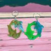 Resin keyring with Pisces zodiac sign: two fish connected at mouths.
