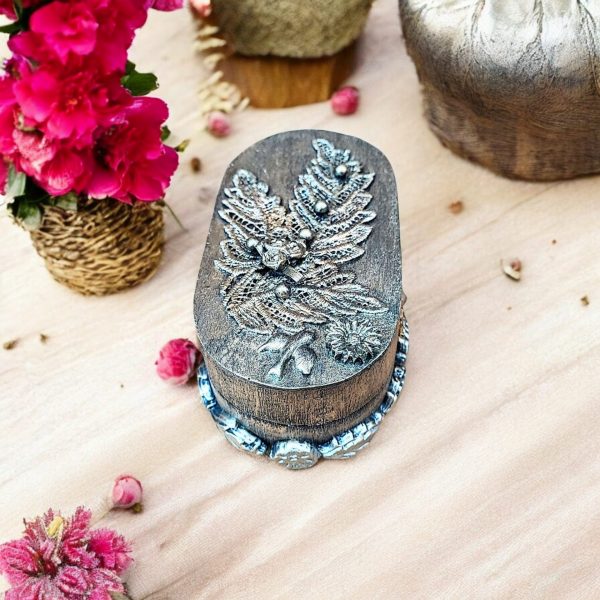 Handcrafted Antique-Style Decorative Oval Trinket Box - Image 4