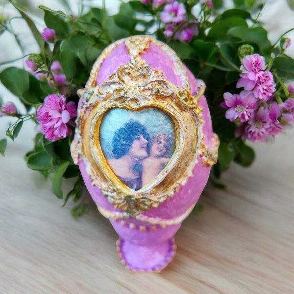 Handcrafted Pink Decorative Egg with Romantic Victorian Design - Image 4