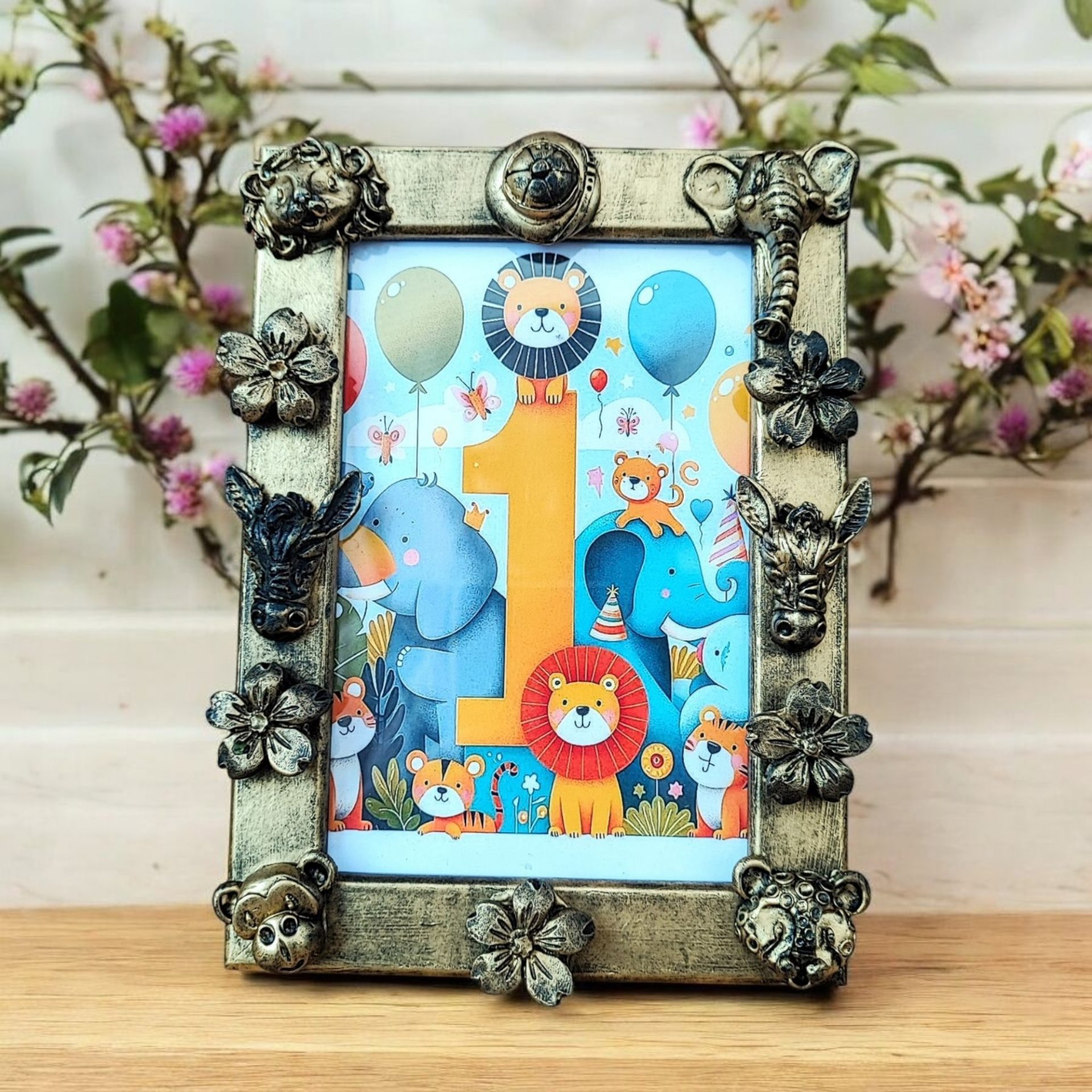 Handmade vintage-style safari-themed picture frame 15x10cm