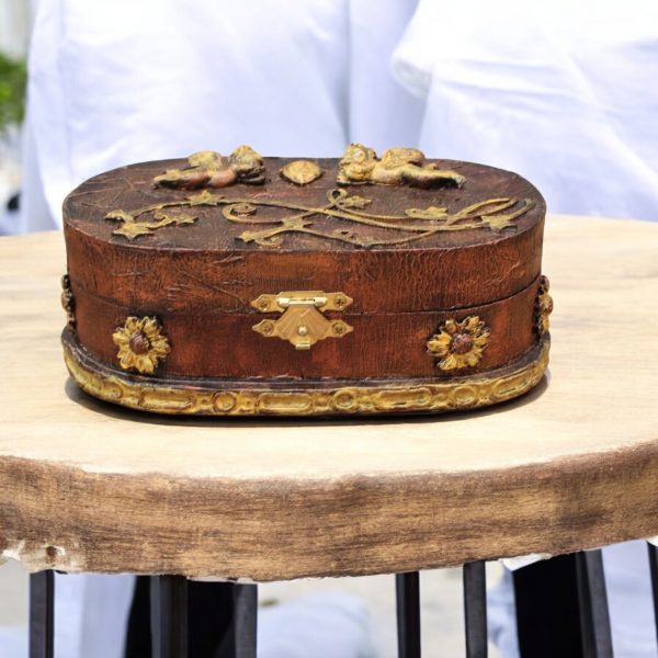Handcrafted Vintage Style Decorative Oval Trinket Box - Image 2