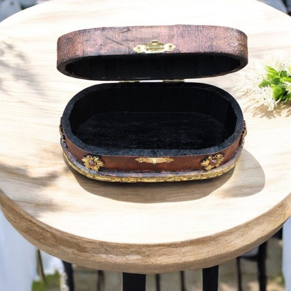 Handcrafted Vintage Style Decorative Oval Trinket Box - Image 5